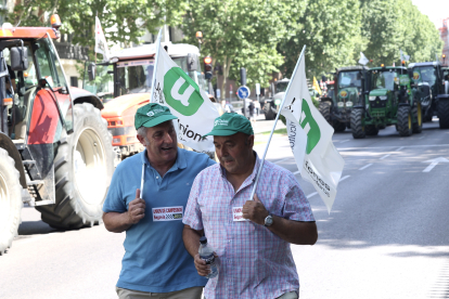 Agricultores y ganaderos se desplazan en tractores hasta Madrid, para reclamar ayudas contra el sector primario por la sequía extrema.- ICAL