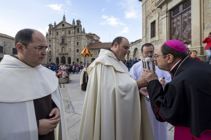 Clausura el Año Jubilar Teresiano de Ávila. Durante la clausura se procedió al cierre de la Puerta Santa en un acto en el que estuvo presente la reliquia de Santa Teresa de Jesús.- ICAL