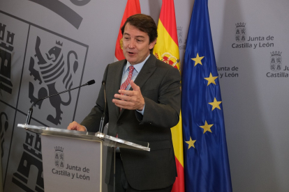 Alfonso Fernández Mañueco, durante la rueda de prensa en León.- E. M.