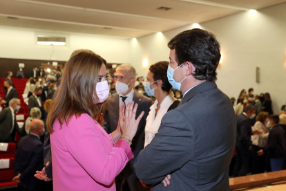 La delegada del gobierno, Virginia Barcones y el presidente de la Junta, Alfonso Fernández Mañueco. - ICAL
