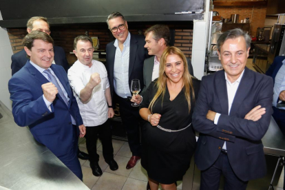 Inauguración del restaurante de Martín Bersategui en 'La bodega el hilo de Adriana'. J.M. Lostau