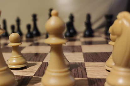 Fichas de ajedrez sobre un tablero. - EUROPA PRESS
