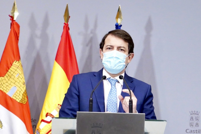 Alfonso Fernández Mañueco durante la rueda de prensa de ayer. - ICAL