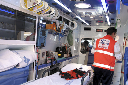 Interior de una ambulancia medicalizada de Sacyl. ICAL