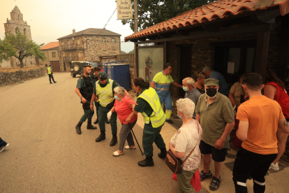 Las llamas obligan al desalojo preventivo de Monsagro (Salamanca).- ICAL