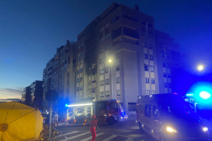 Explosión de gas en la calle Juan de Valladolid, en el barrio Parquesol.- E.M.