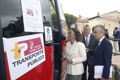 María González presenta el bono de transporte gratuito a la demanda de Castilla y León en Burgos.- ICAL