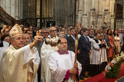 El presidente de la Junta de Castilla y León, Alfonso Fernández Mañueco, asiste a la misa y actos posteriores con motivo de la Festividad de Santa María de la Vega, patrona de Salamanca.- ICAL