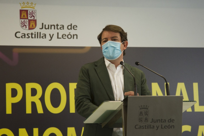 Alfonso Fernández Mañueco en la inauguración de la Jornada 'La Formación Profesional, como motor de la economía de Castilla y León'.- ICAL