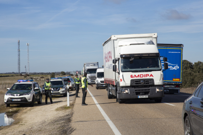 Tractorada este viernes en la N-122 de Zamora. -ICAL