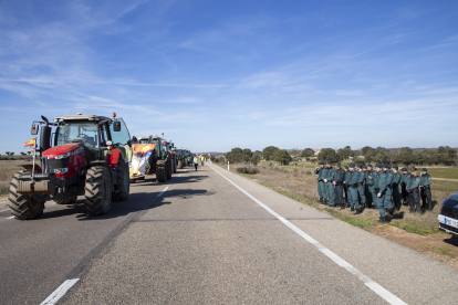 Tractorada este viernes en la N-122 de Zamora. -ICAL