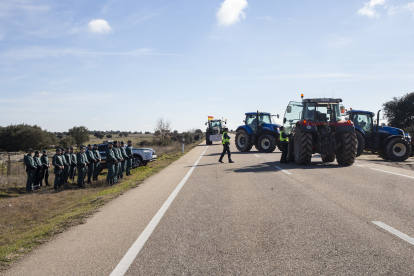 Tractorada este viernes en la N-122 de Zamora. -ICAL