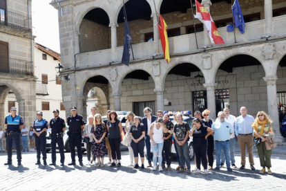 Fotos del minuto de silencio en Béjar, en Salamanca, por el asesinato machista de una vecina