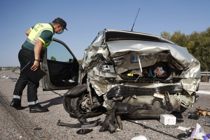 Tres heridos en un accidente en el km-320 de la A-62 en Ciudad Rodrigo(Salamanca). ICAL