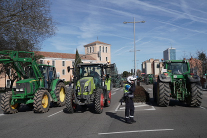 Tractorada este viernes en la Avenida Salamanca de Valladolid. -ICAL