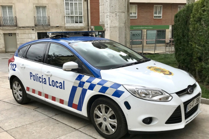 Vehículo de la Policía de Burgos. -E. M