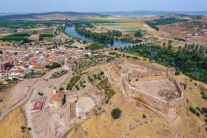 Vista aérea de Puebla de Sanabria, en Zamora, elegido como uno de los pueblos más medievales de España. -TRAVELER