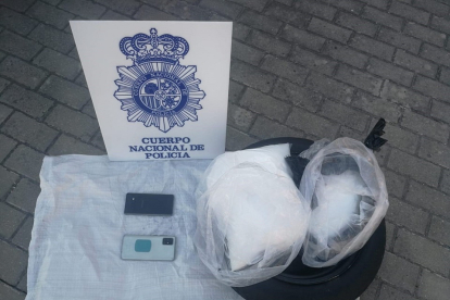 Imagen facilitada por la Policía Nacional con el paquete de kemamina - POLICÍA NACIONAL