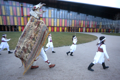 La capital leonesa acoge el tradicional desfile de antruejos de la provincia.- ICAL