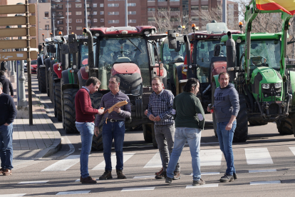 Tractorada este viernes en la Avenida Salamanca de Valladolid. -ICAL