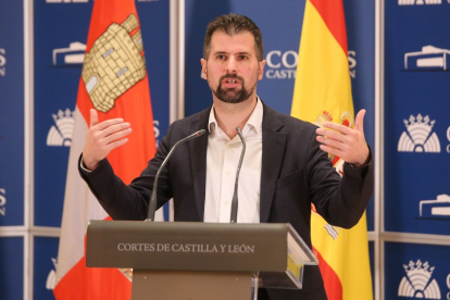 El secretario autonómico del PSOE, Luis Tudanca, comparece tras conocerse la convocatoria antivirus de elecciones para el 13 de febrero. -ICAL