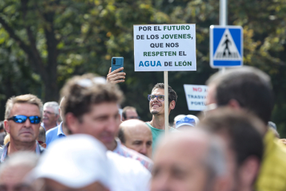 Organizaciones agrarias y de regantes se suman a la convocatoria de manifestación contra el desembalse de agua de León hacia Portugal. / ICAL