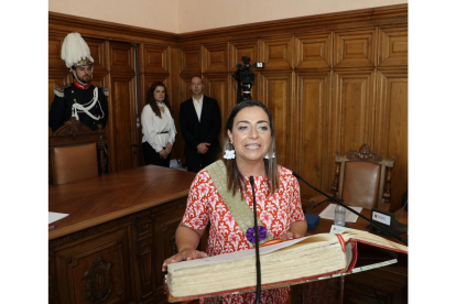 La candidata socialista Miriam Andrés se convierte en la primera alcaldesa de Palencia al ser elegida por ser la lista mas votada en la últimas elecciones. -ICAL