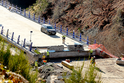 Obras del viaducto O Castro en la autovía A6 que une Castilla y León y Galicia, de reciente ejecución. ICAL