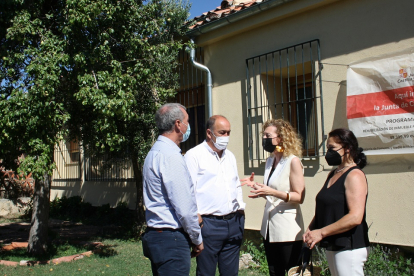 La directora general de Vivienda visita una vivienda del plan Rehabitare 2020 en Brieva. - ICAL