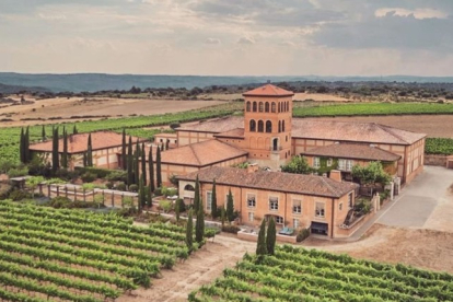 Hacienda Zorita en Salamanca con viñedos a su alrededor. -E.M.