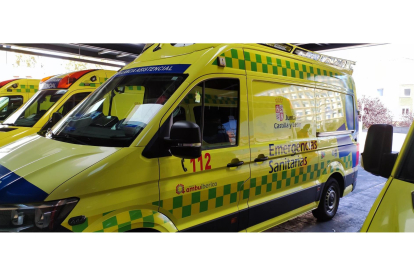 Imagen de archivo de una ambulancia UVI móvil. - EUROPA PRESS