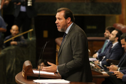 El diputado del PSOE Óscar Puente durante su intervención en el debate de investidura.- ICAL