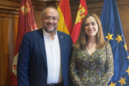 El presidente de la Diputación de León recibe a la directora general de Protección Civil y Emergencias del Ministerio del Interior. ICAL