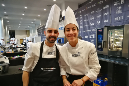 Sara Cámara subcampeona del Campeonato Nacional de Cocina  y su compañero de equipo, el vallisoletano Víctor Talavera, que fue premiado como mejor ayudante - E.M.