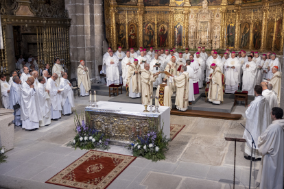La Catedral del Salvador de Ávila acoge la ordenación episcopal de Jesús Rico García como nuevo obispo de la Diócesis abulense .-ICAL