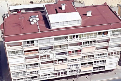 Imagen de satélite del edificio Acapulco en Benidorm, donde se encuentra el apartamento de la UVa. (GOOGLE MAPS)