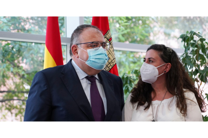Alejandro Vázquez y Sonia Tamames, el día de la toma de posesión de esta última como directora general de Salud Pública. ICAL.