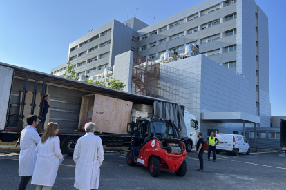 Llegada del acelerador lineal al hospital Nuestra Señora de Sonsoles, en Ávila.- ICAL