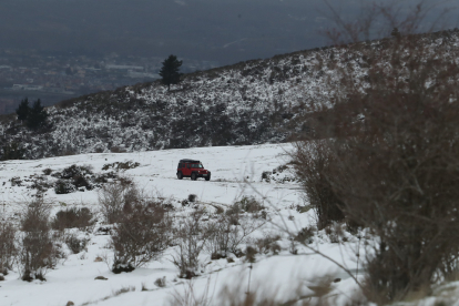Nieve en la comarca del Bierzo este jueves. / ICAL