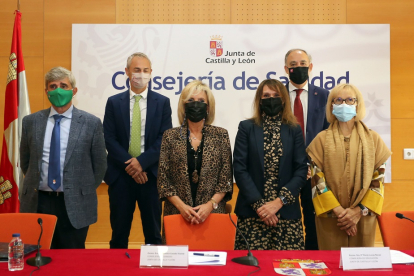Las consejeras de Sanidad y Educación, Verónica Casado y Rocío Lucas, respectivamente, firman un convenio de colaboración con las universidades públicas de Castilla y León. - ICAL