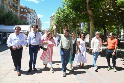 El presidente del PP autonómico y de la Junta, Alfonso Fernández Mañueco, durante el acto de campaña del PP en Miranda de Ebro (Burgos).- ICAL