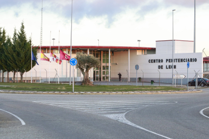 Entrada al centro penitenciario de Mansilla de las Mulas, en León, donde hay seis vacantes de médicos. ICAL