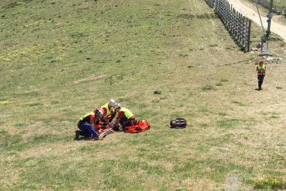Actuación de emergencia tras la caída de un hombre en el Bikepark de La Pinilla. / 112