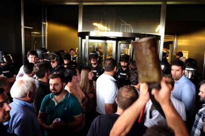 Protesta violenta ante la Junta en Salamanca / ICAL
