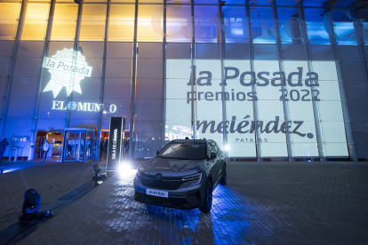 El nuevo Renault Austral acaparó el protagonismo en la entrada del Centro Cultural Miguel Delibes.- PHOTOGENIC