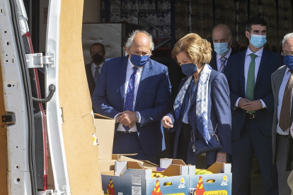 Visita de la reina Sofía al Banco de Alimentos de Burgos. - ICAL