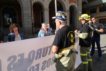 Marcha reivindicativa de la asociación de trabajadores de incendios forestales de Castilla y León. Ical