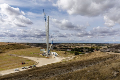 Iberdrola instalando el primer aerogenerador del complejo eólico Herrera II Burgos en 2020. E.M.