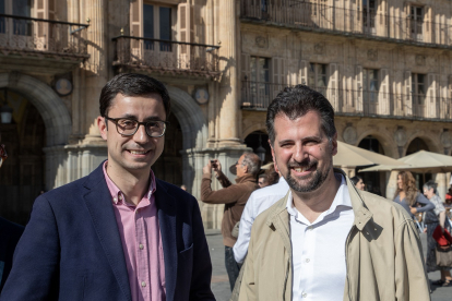 El candidato del PSOE al Ayuntamiento de Salamanca, José Luis Mateos, junto al secretario general del partido de Castilla y León, Luis Tudanca.- ICAL