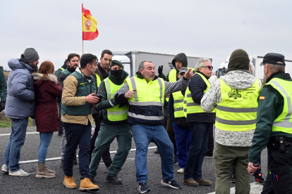 Protestas agrarias en la A62 a su paso por Burgos. -ICAL